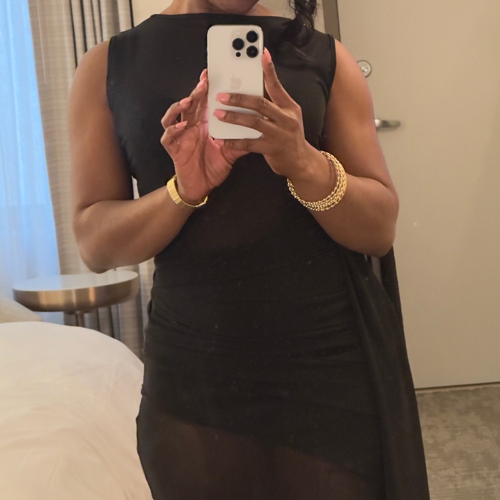 Elegant Black Maxi Dress
Coucoo sirela